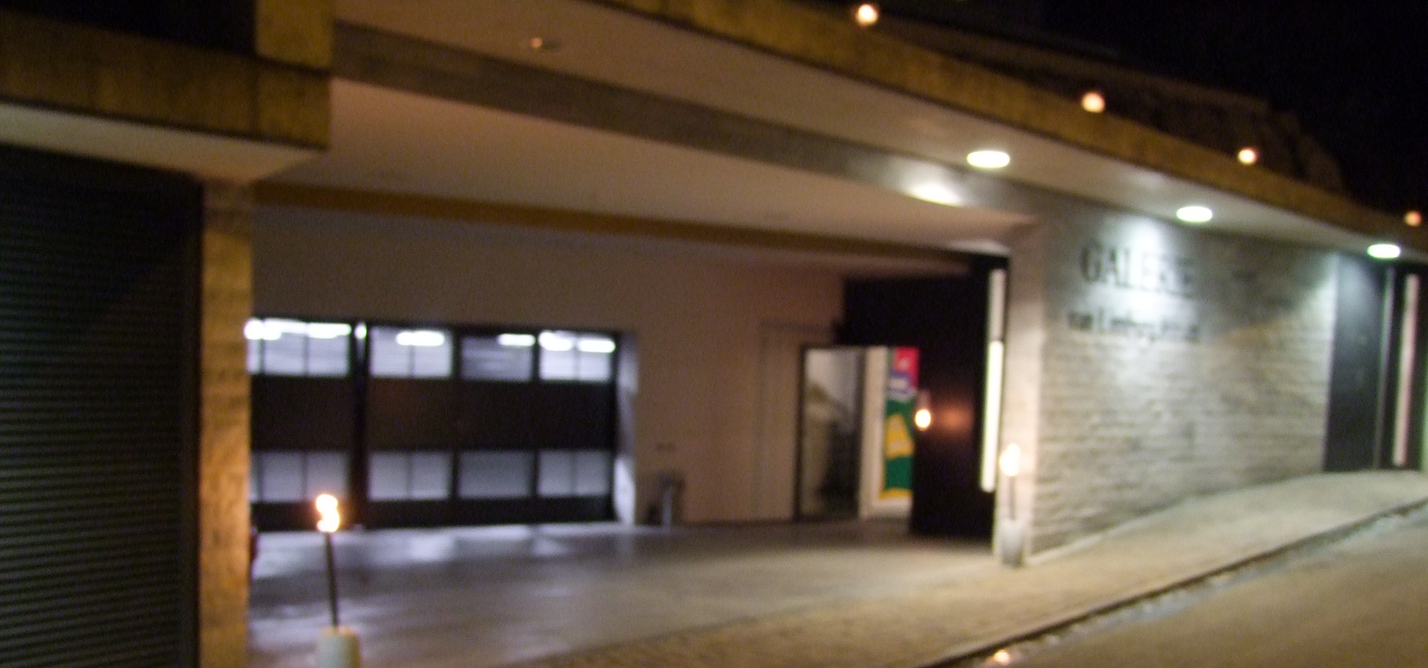 Galerie%20outside Blurred